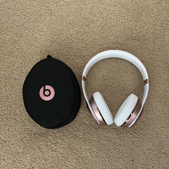 BEATS SOLO3 WIRELESS ケース付き Beats Solo3 Wireless ヘッドフォン